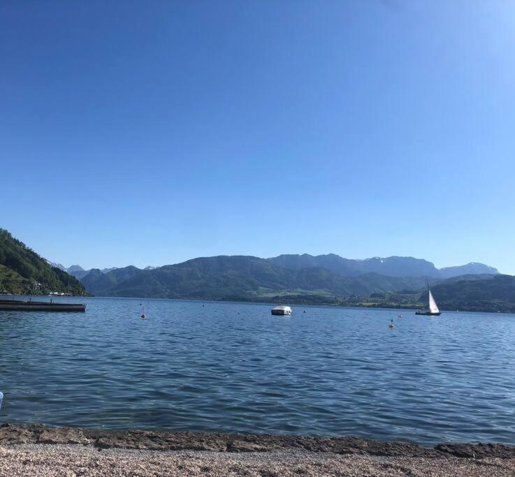 Wohnung See- Und Bergnaehe Gmunden Exteriör bild